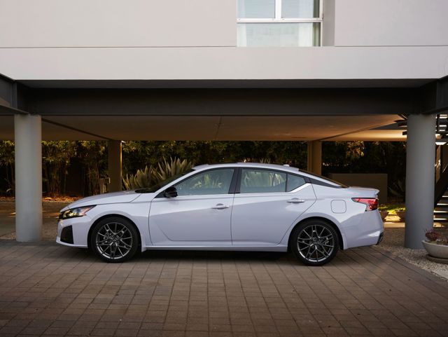 Nissan Altima foto 13