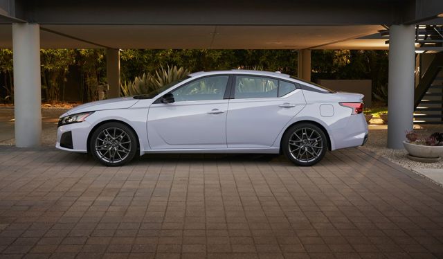 Nissan Altima foto 14