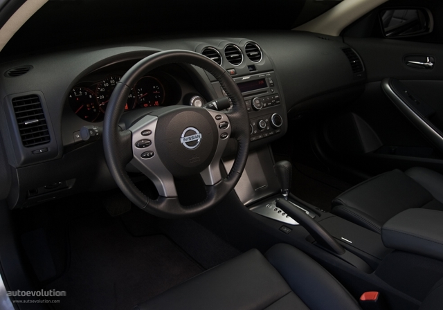 Nissan Altima foto 7