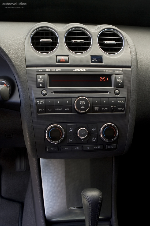 Nissan Altima foto 8