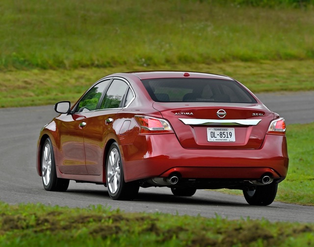 Nissan Altima foto 7