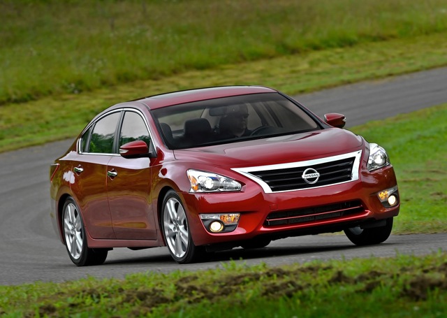 Nissan Altima foto 8