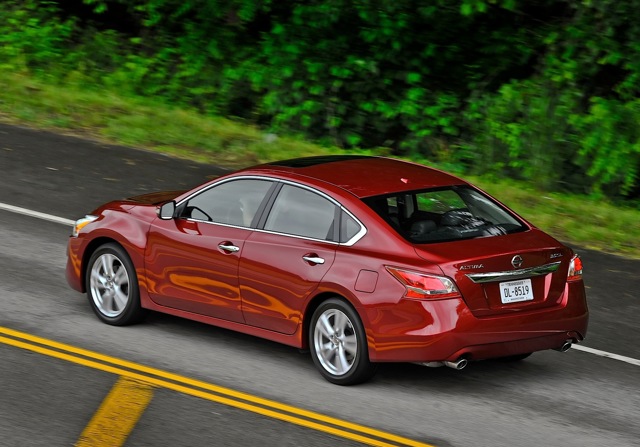 Nissan Altima foto 9