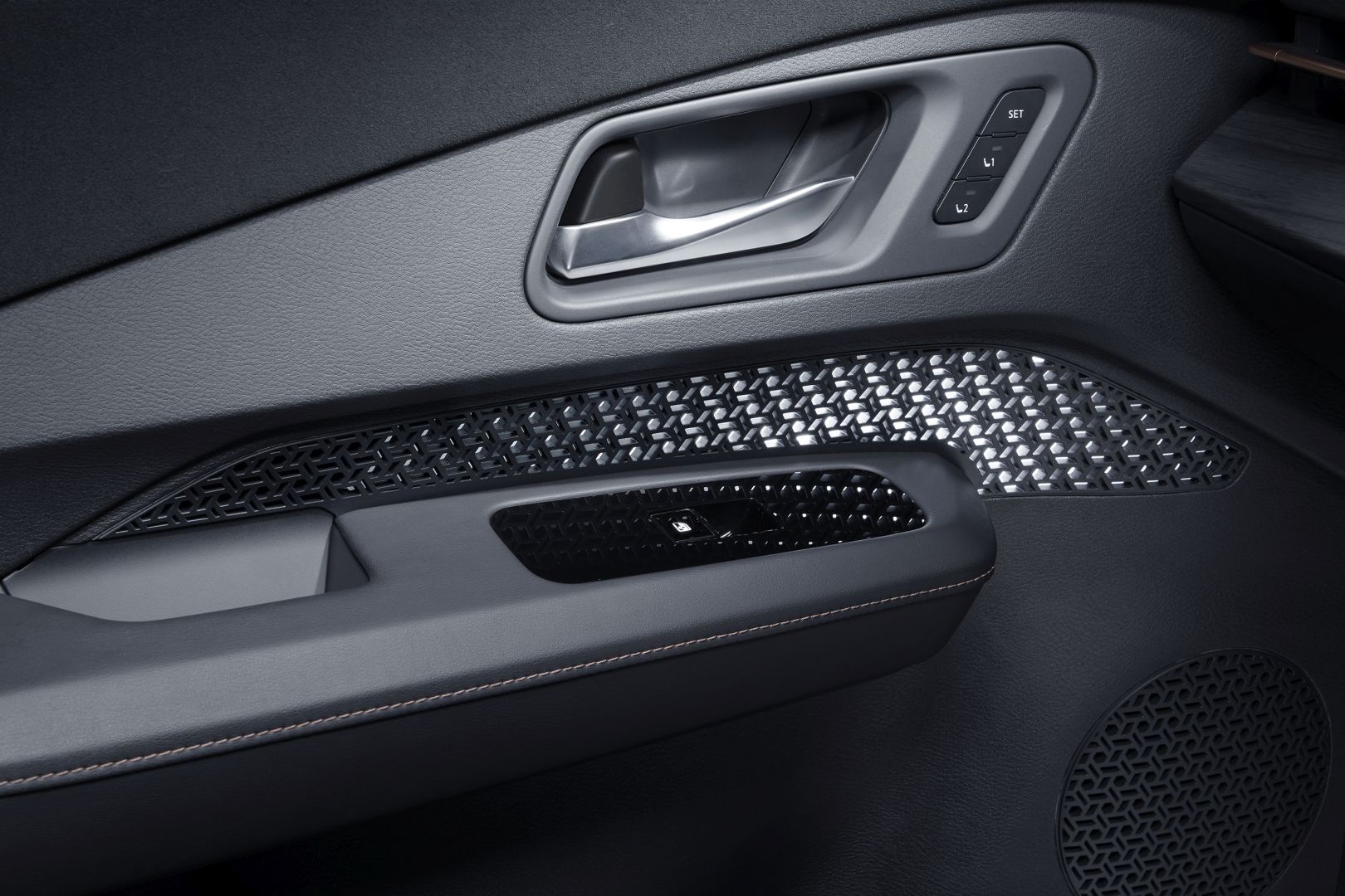 Nissan Ariya photo 48