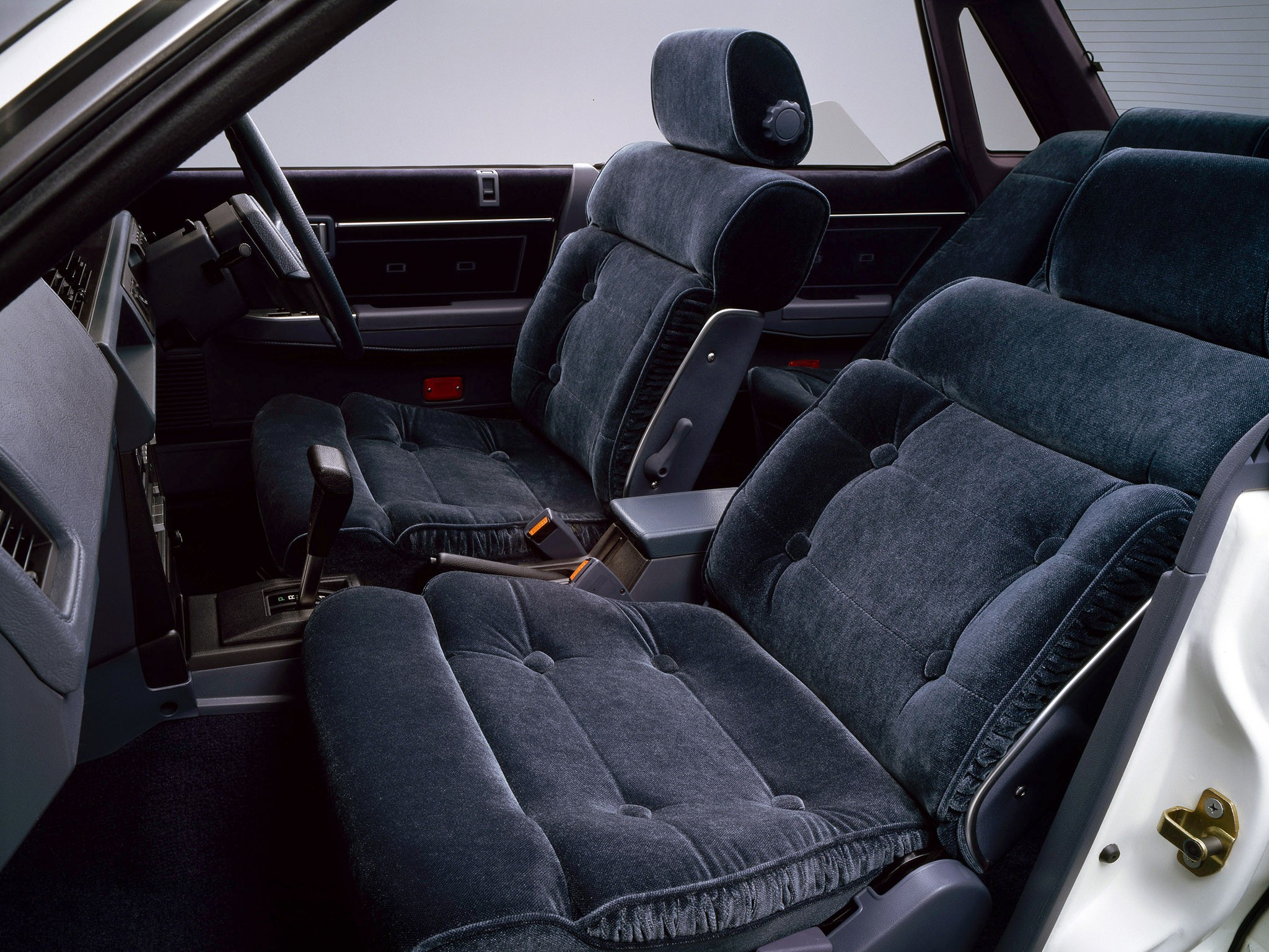 Nissan Bluebird Sedan photo 24