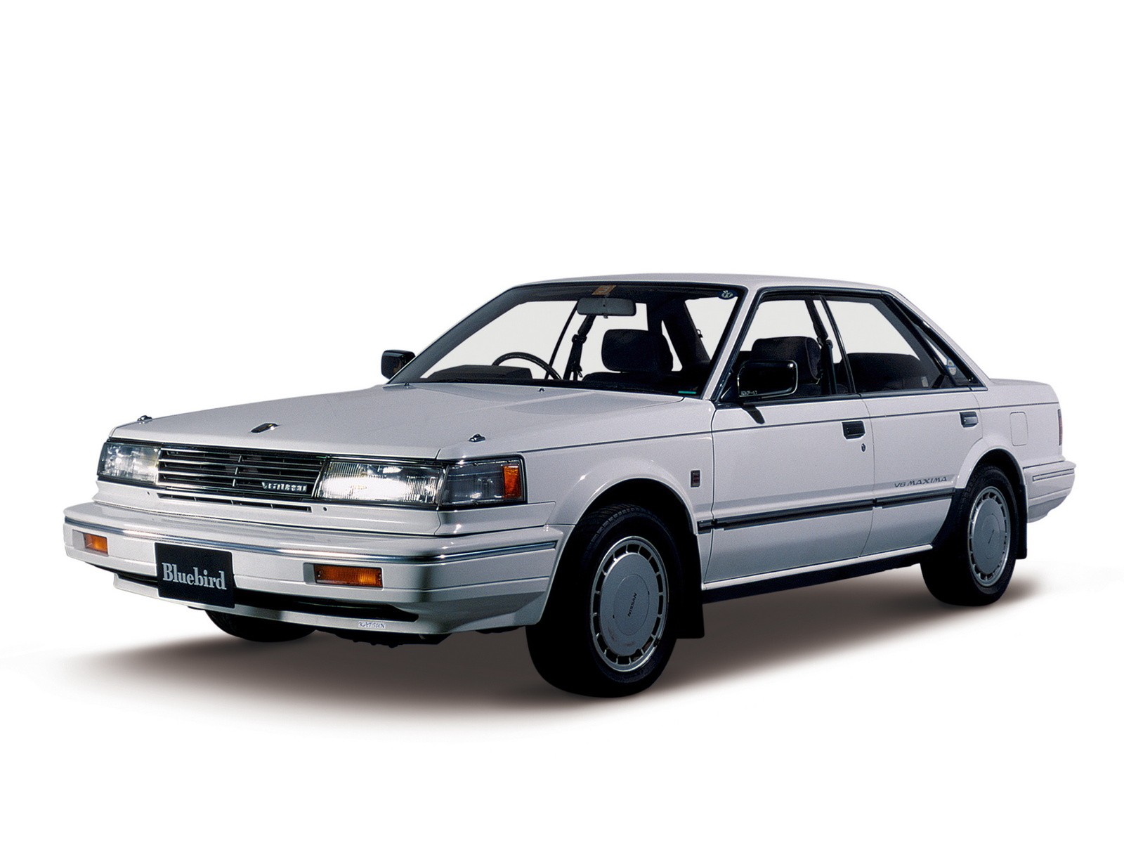 Nissan Bluebird Sedan photo 2