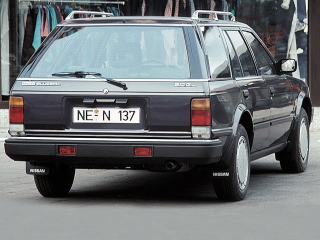 Nissan Bluebird Traveller photo 8