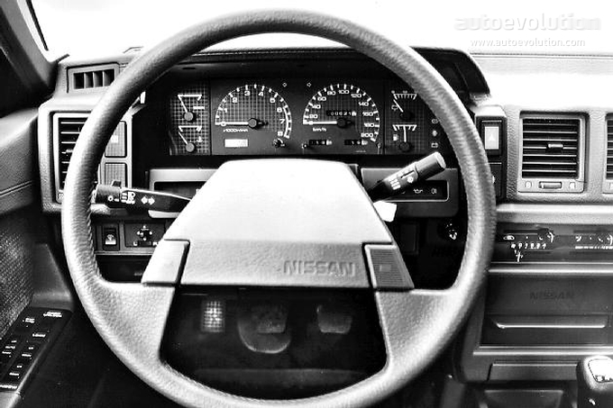 Nissan Bluebird Traveller photo 9