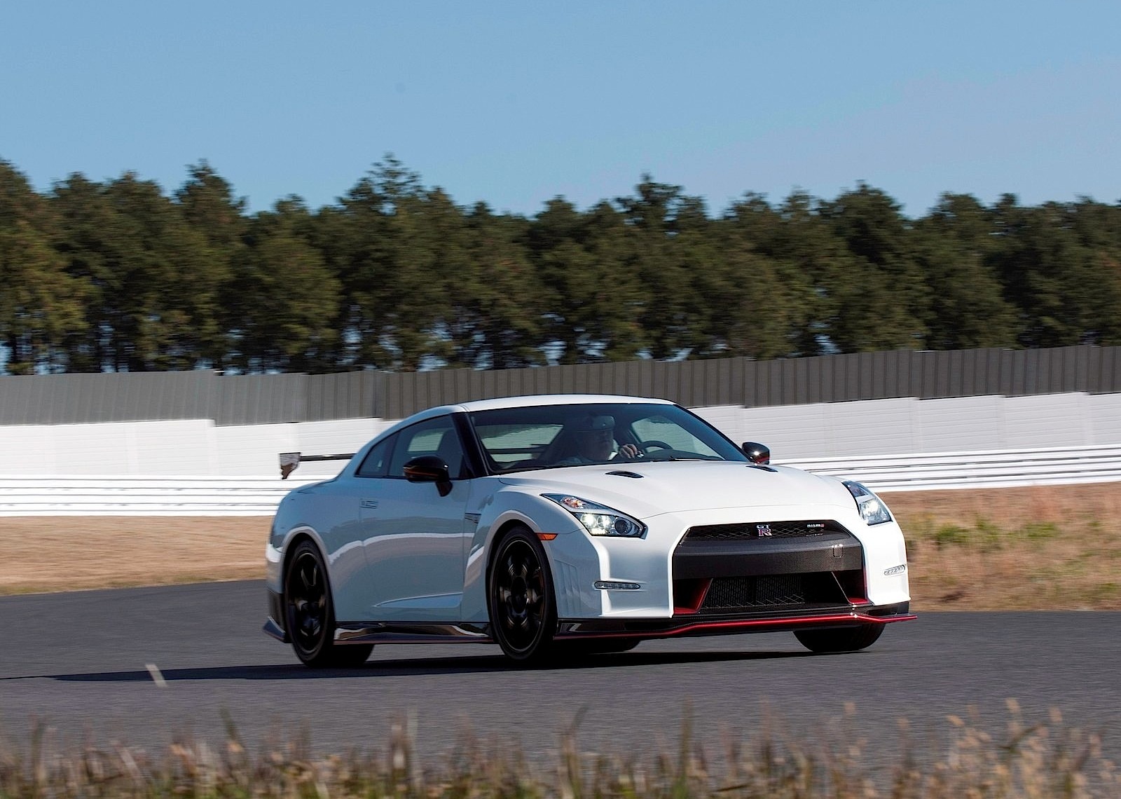 Nissan Gt-R Nismo photo 4