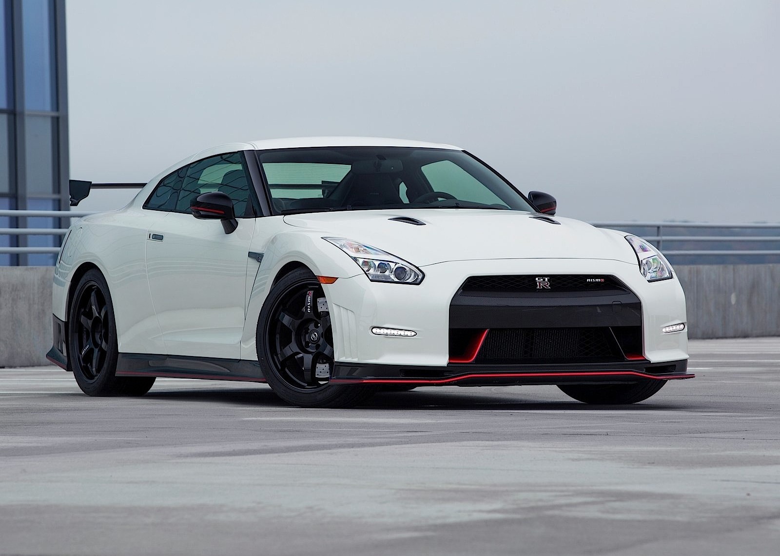 Nissan Gt-R Nismo photo 5