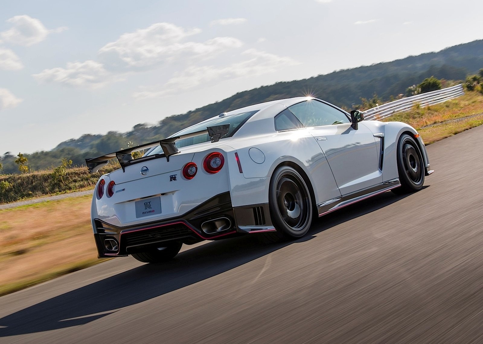 Nissan Gt-R Nismo photo 9
