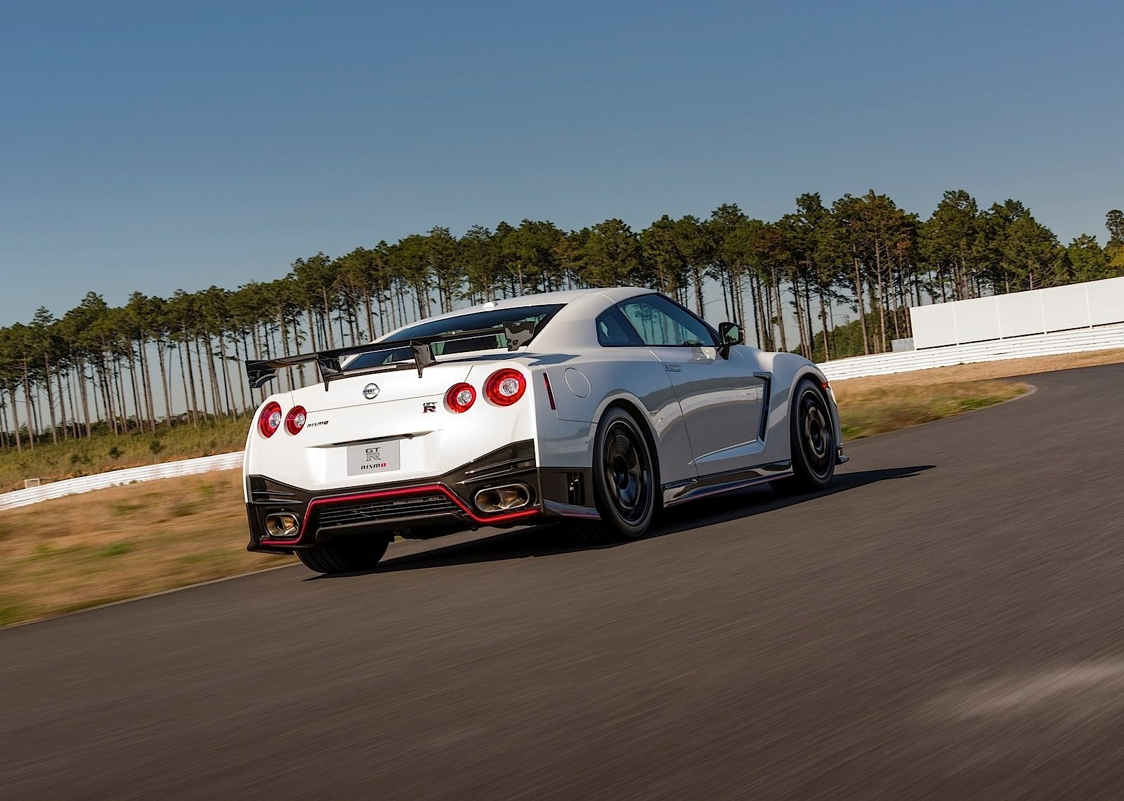 Nissan Gt-R Nismo photo 10