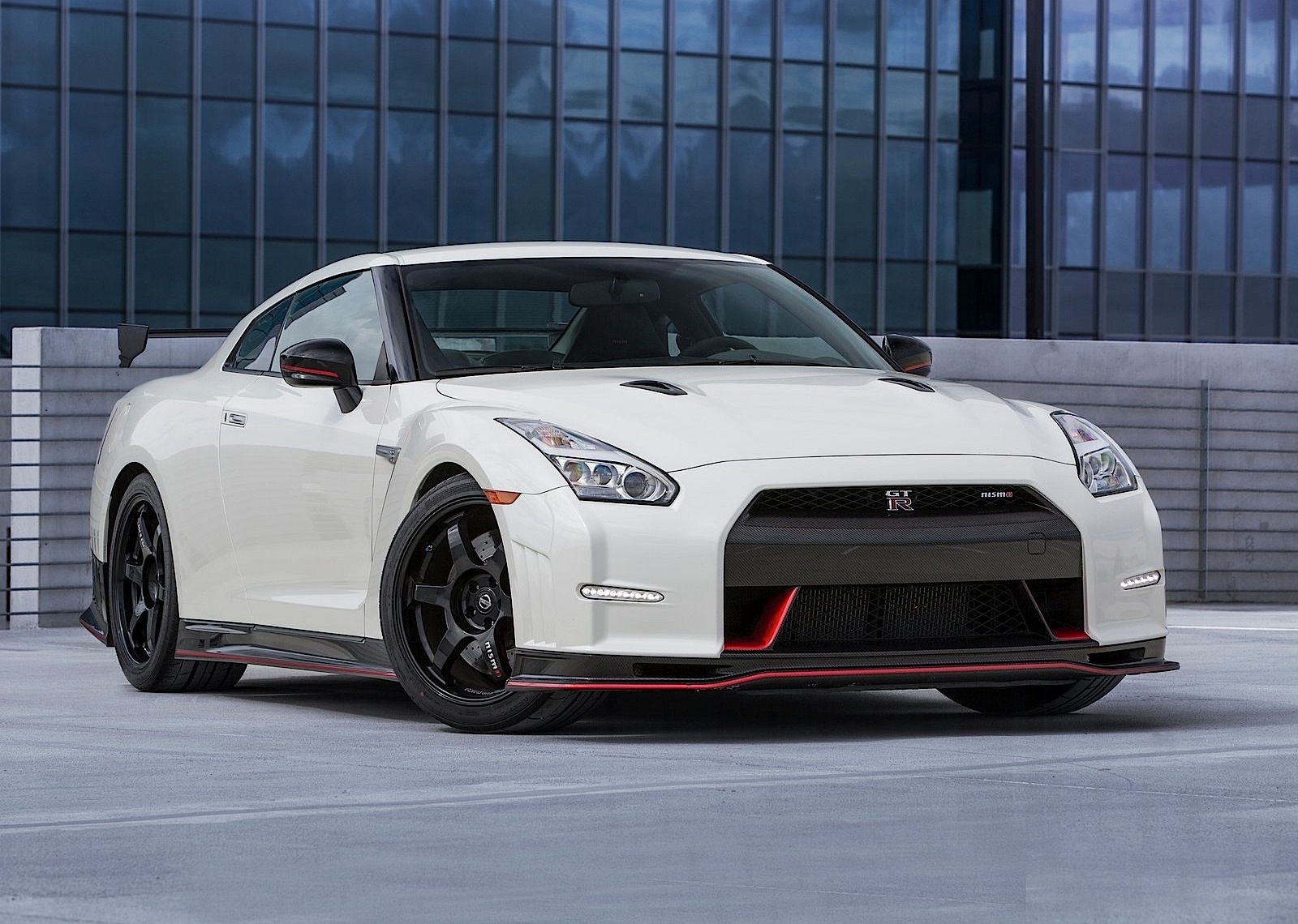 Nissan Gt-R Nismo photo 14