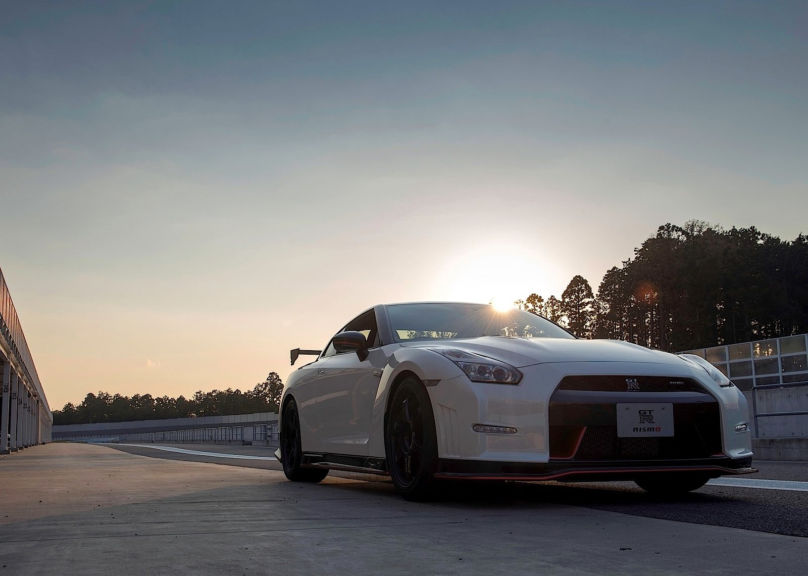 Nissan Gt-R Nismo photo 15
