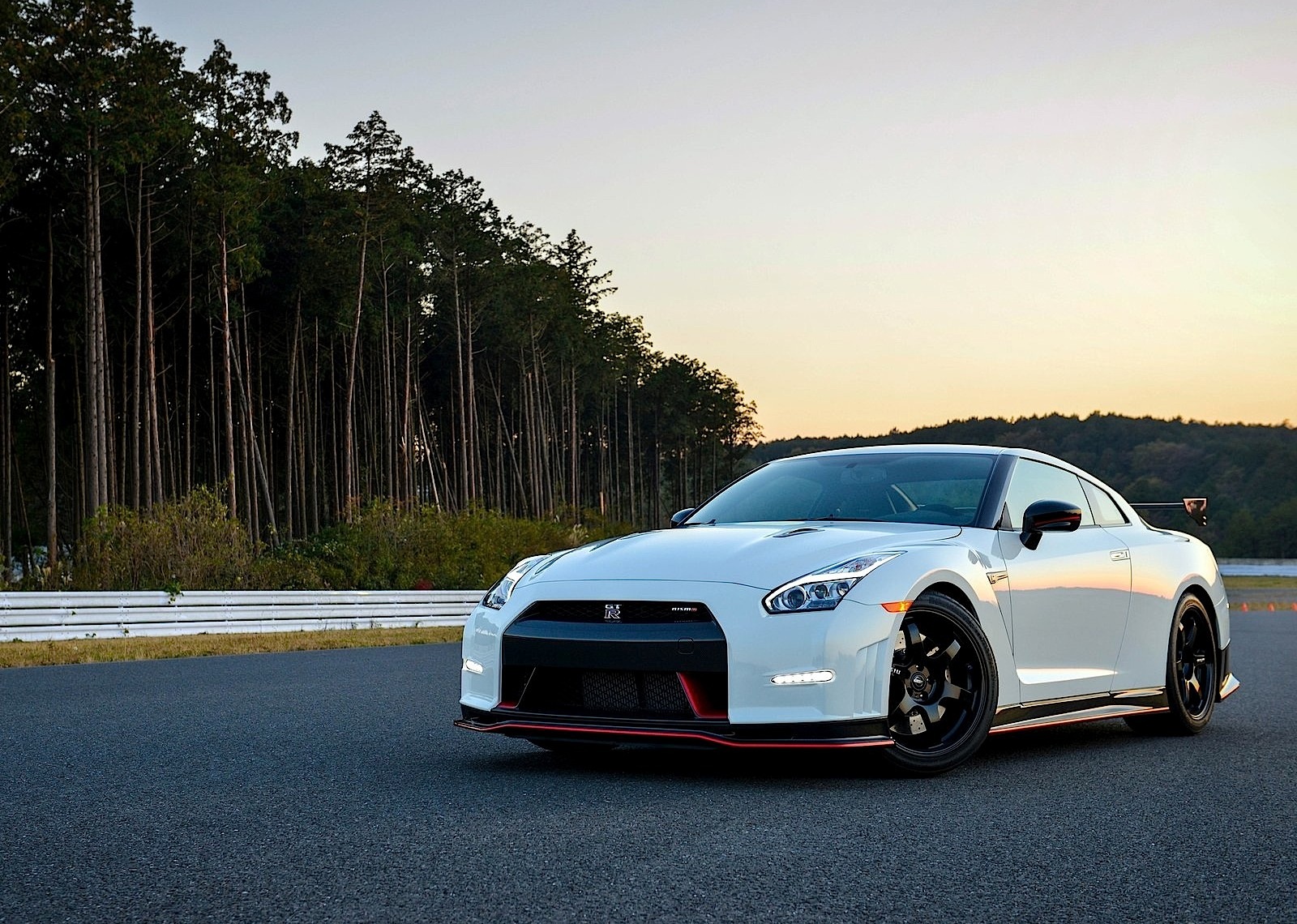 Nissan Gt-R Nismo photo 22