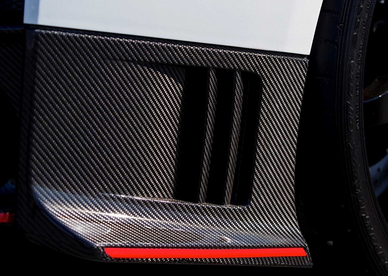 Nissan Gt-R Nismo photo 23