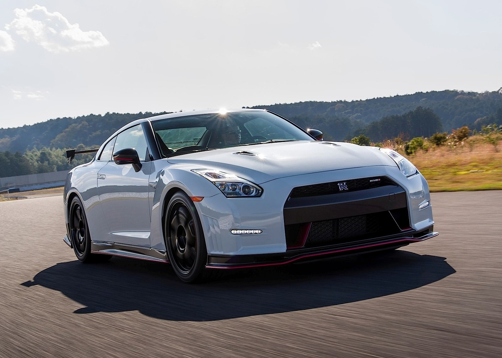Nissan Gt-R Nismo photo 25