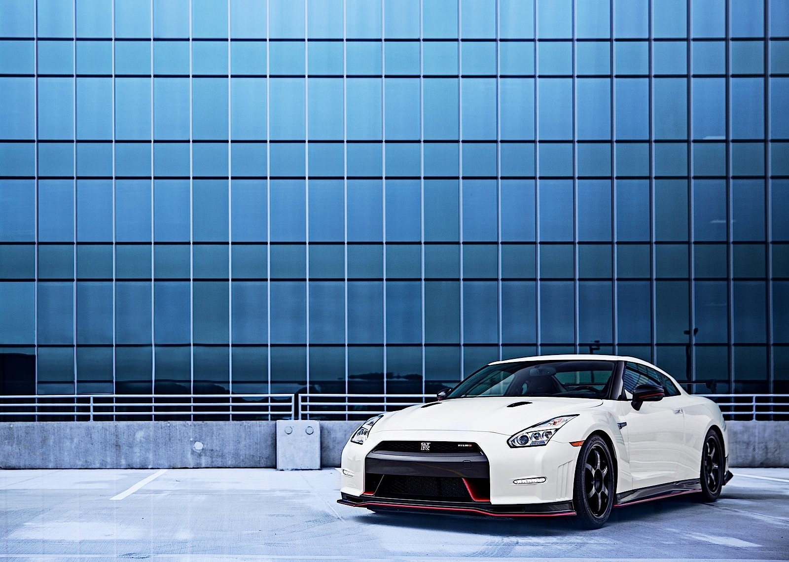 Nissan Gt-R Nismo photo 27
