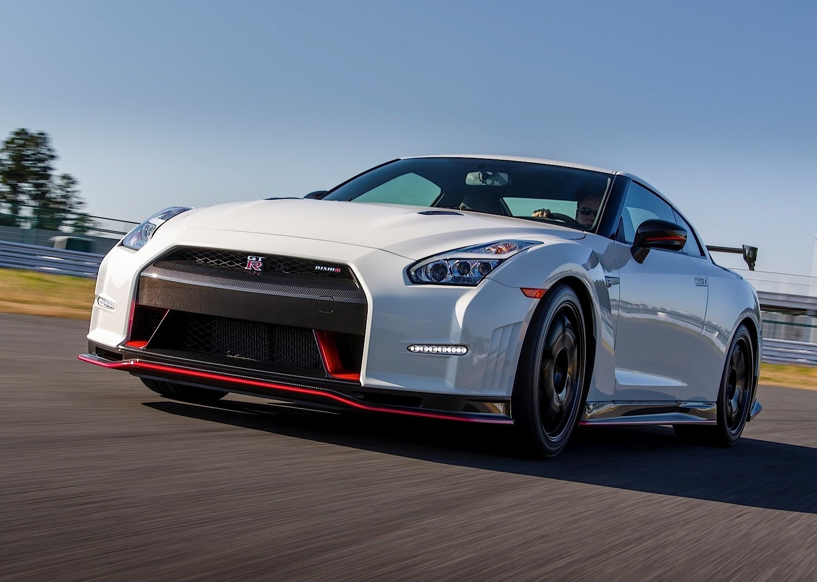 Nissan Gt-R Nismo photo 28