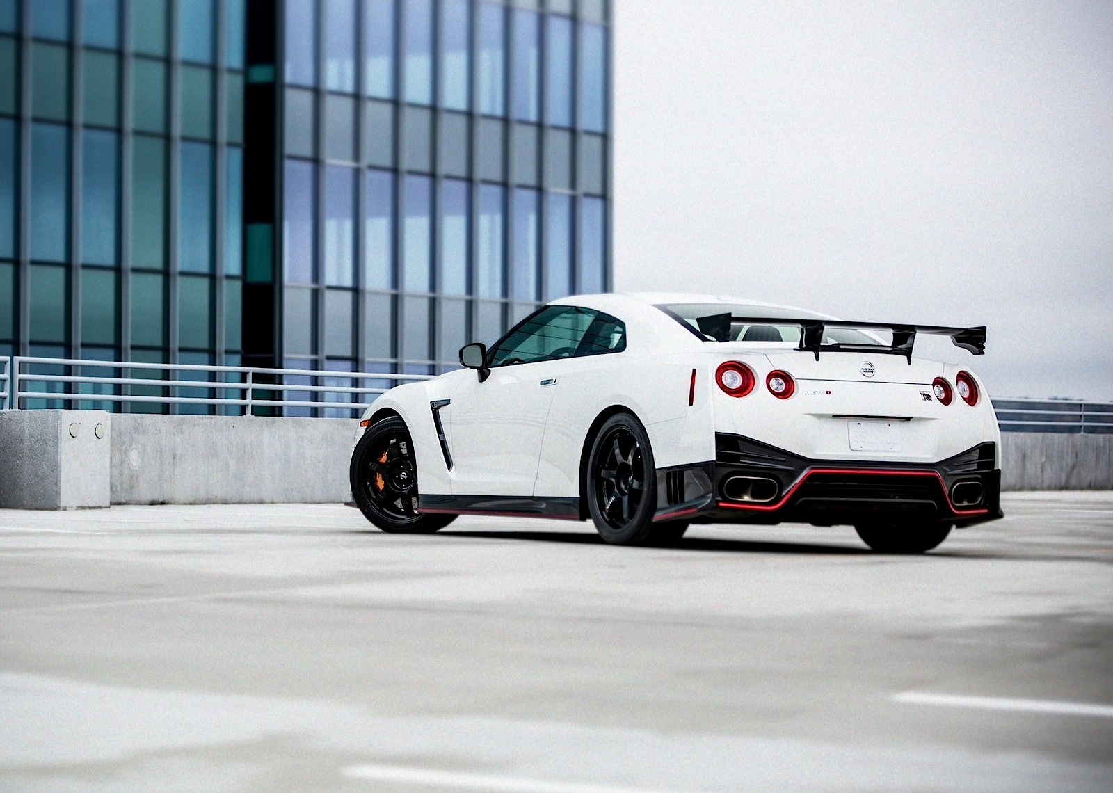 Nissan Gt-R Nismo photo 34