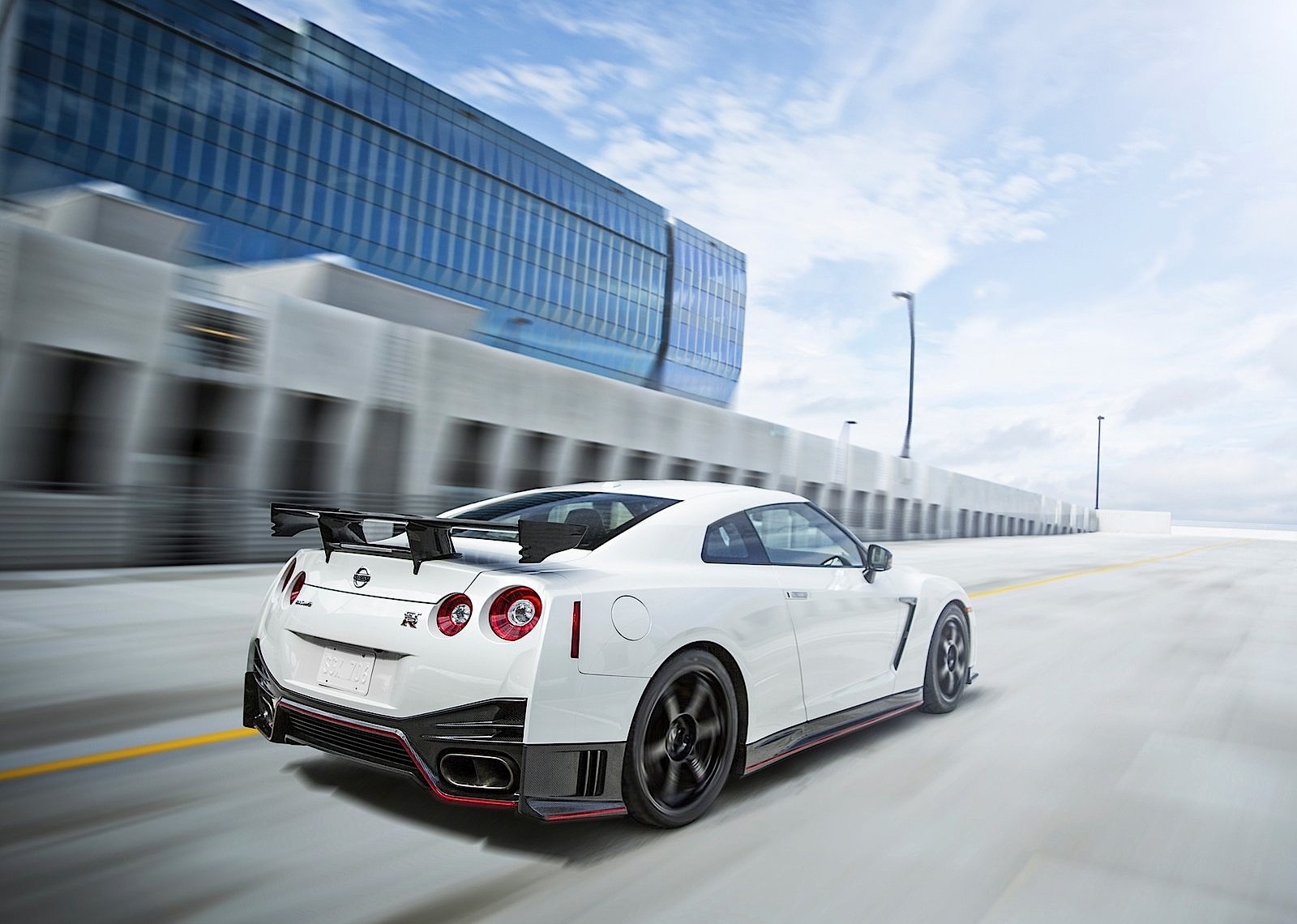 Nissan Gt-R Nismo photo 35