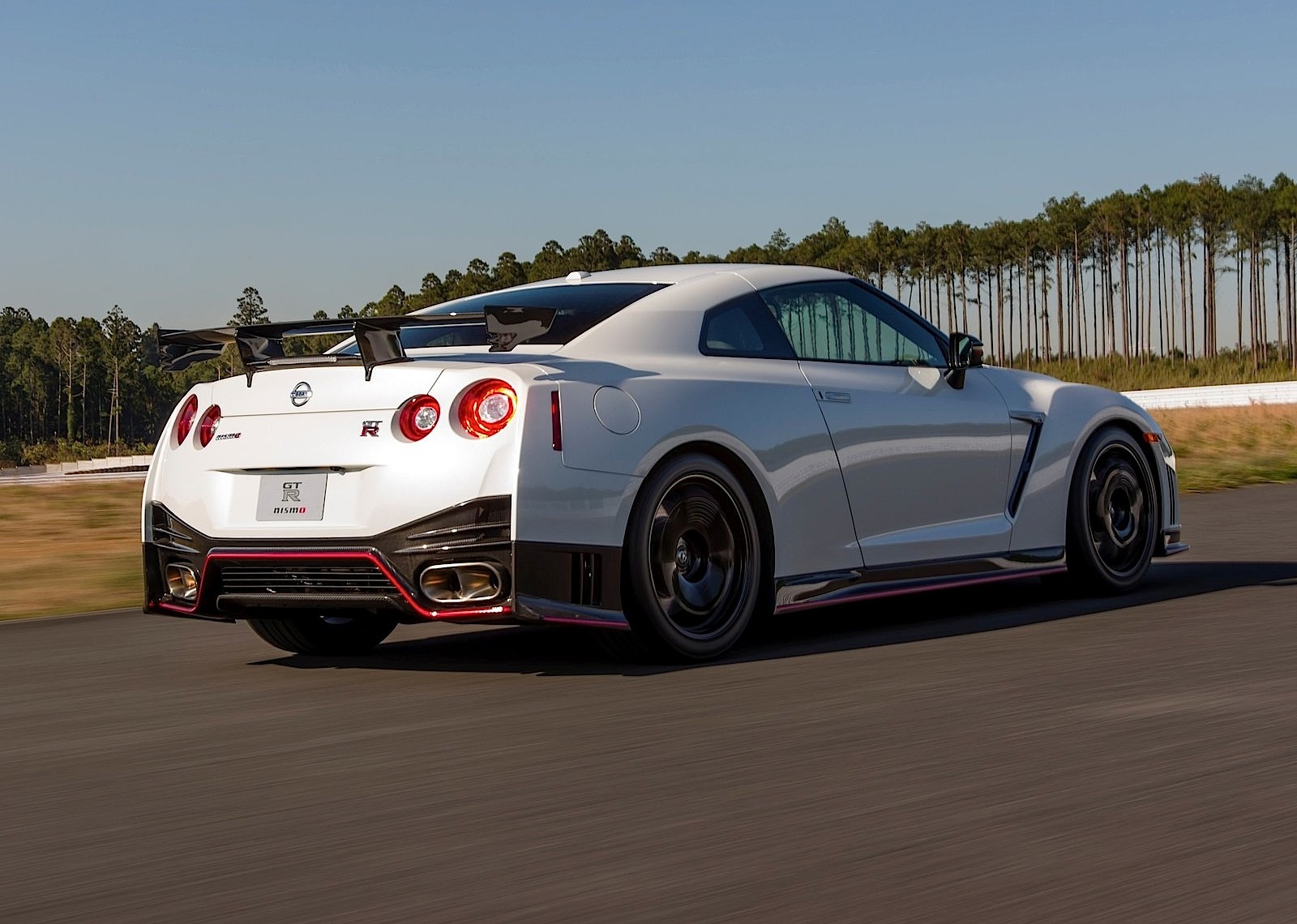 Nissan Gt-R Nismo photo 38