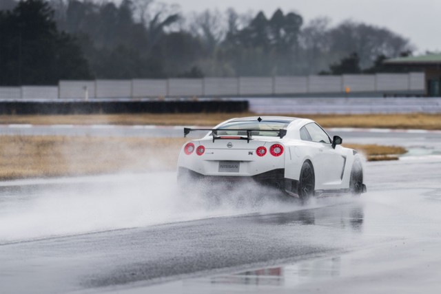 Nissan Gt-R Nismo photo 10