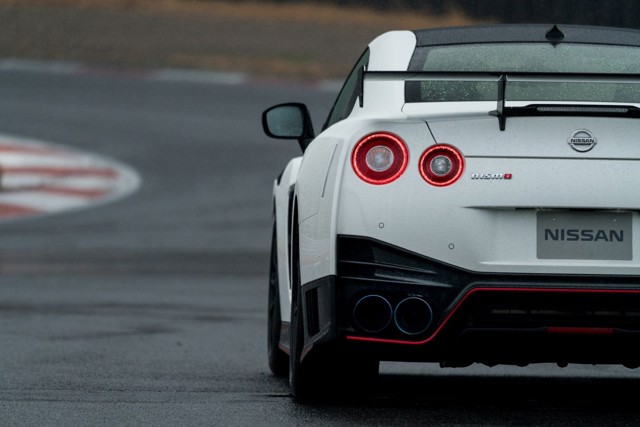 Nissan Gt-R Nismo photo 11