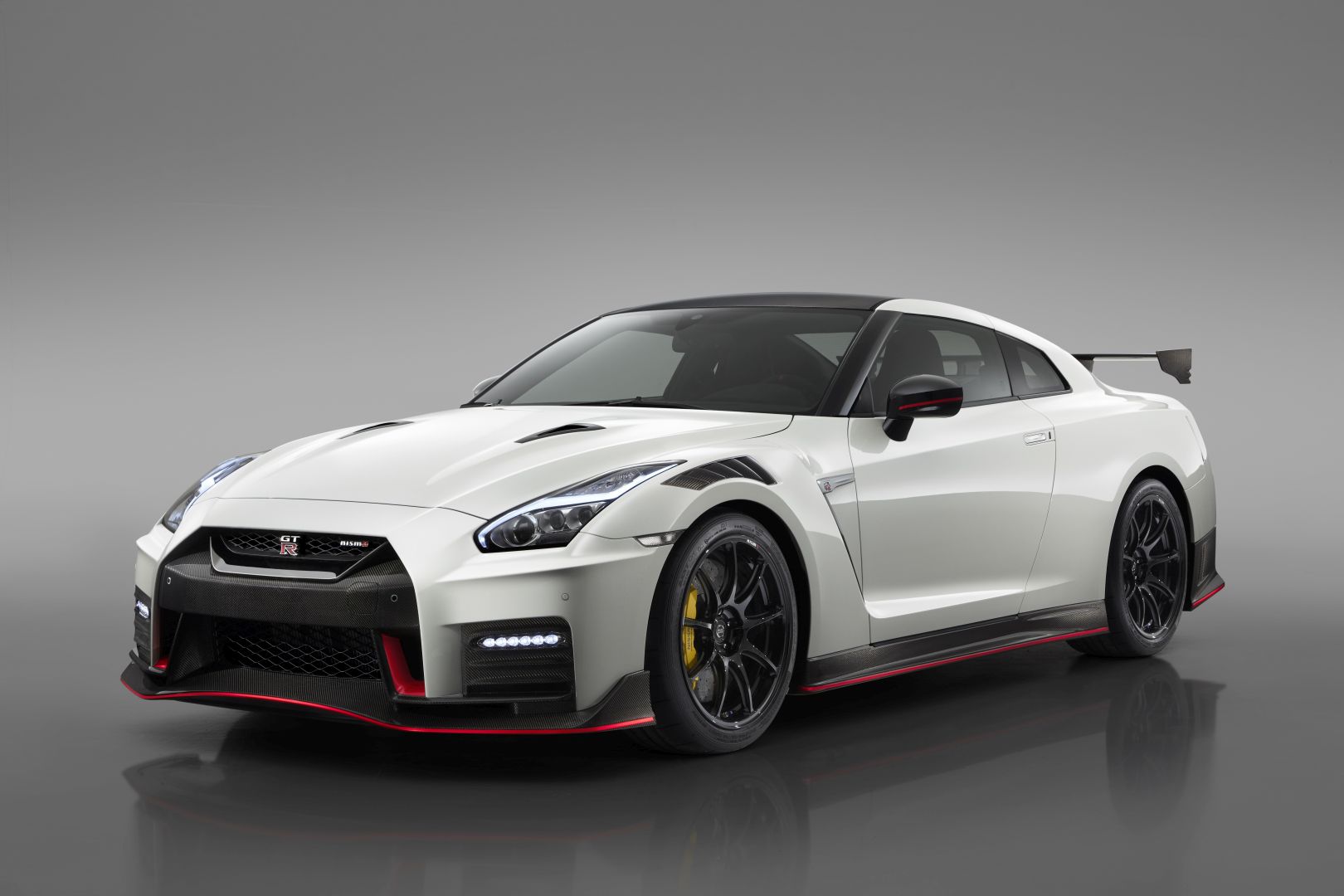 Nissan Gt-R Nismo photo 16