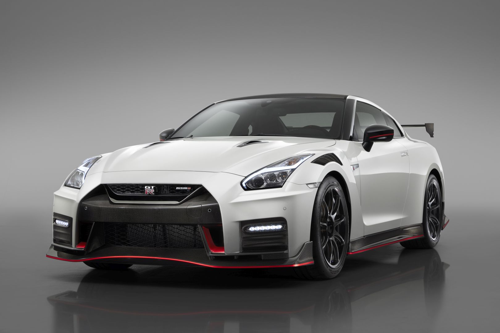 Nissan Gt-R Nismo photo 17