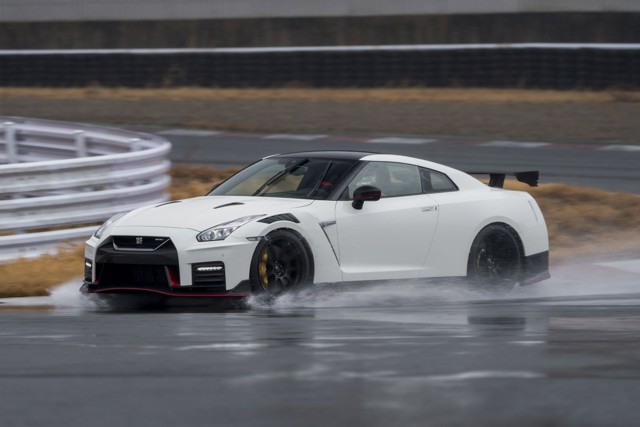Nissan Gt-R Nismo photo 3