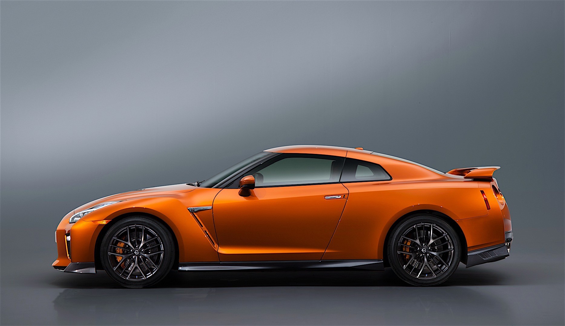 Nissan Gt-R photo 6