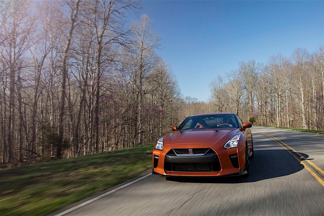 Nissan Gt-R photo 9