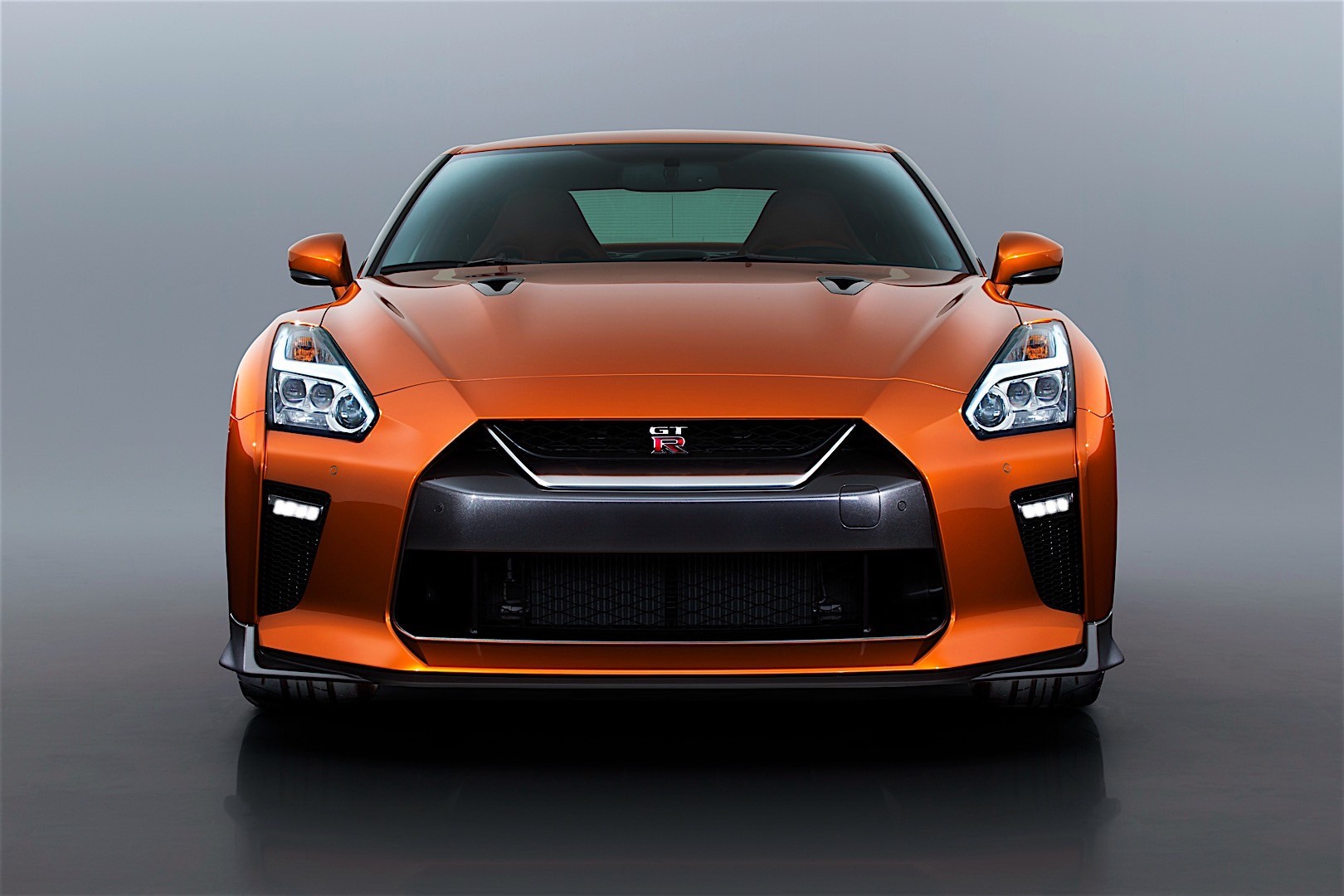Nissan Gt-R photo 11