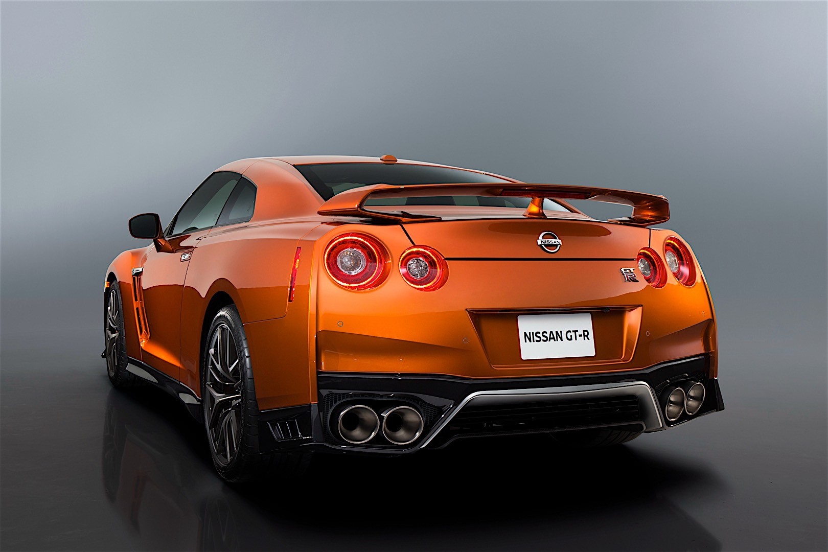 Nissan Gt-R photo 14