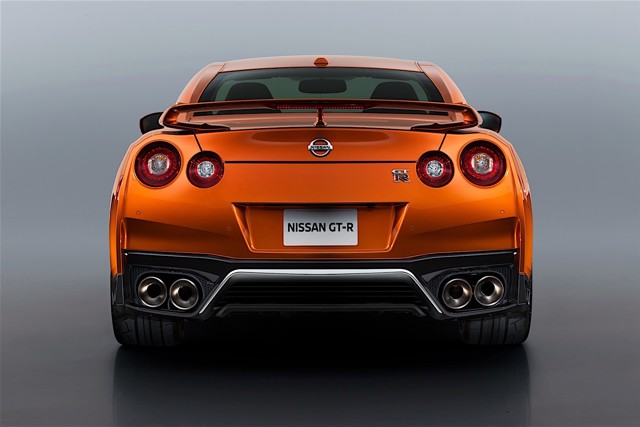 Nissan Gt-R photo 15