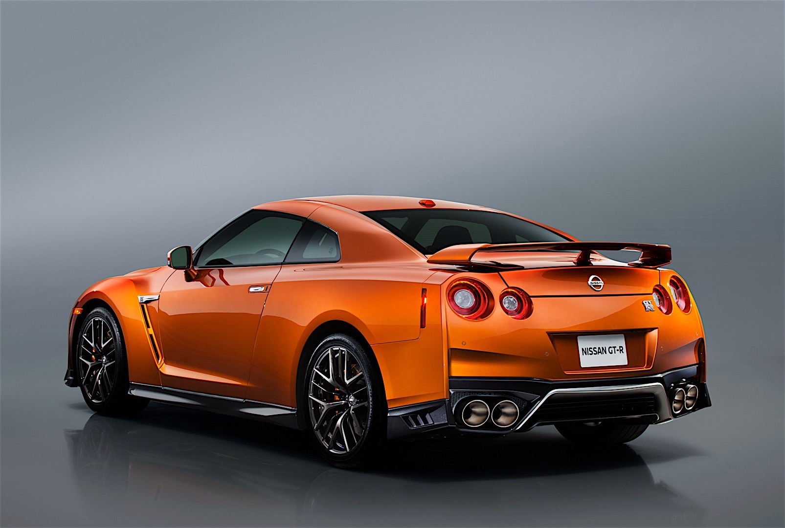 Nissan Gt-R photo 16