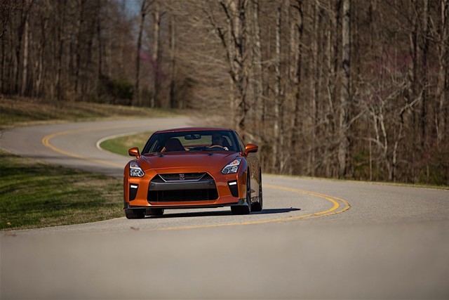 Nissan Gt-R photo 2