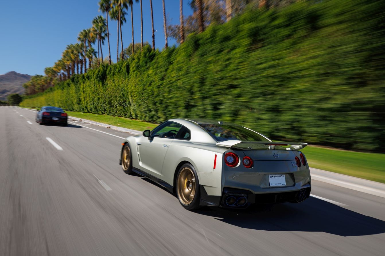 Nissan Gt-R photo 11