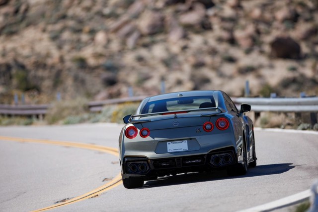 Nissan Gt-R photo 12