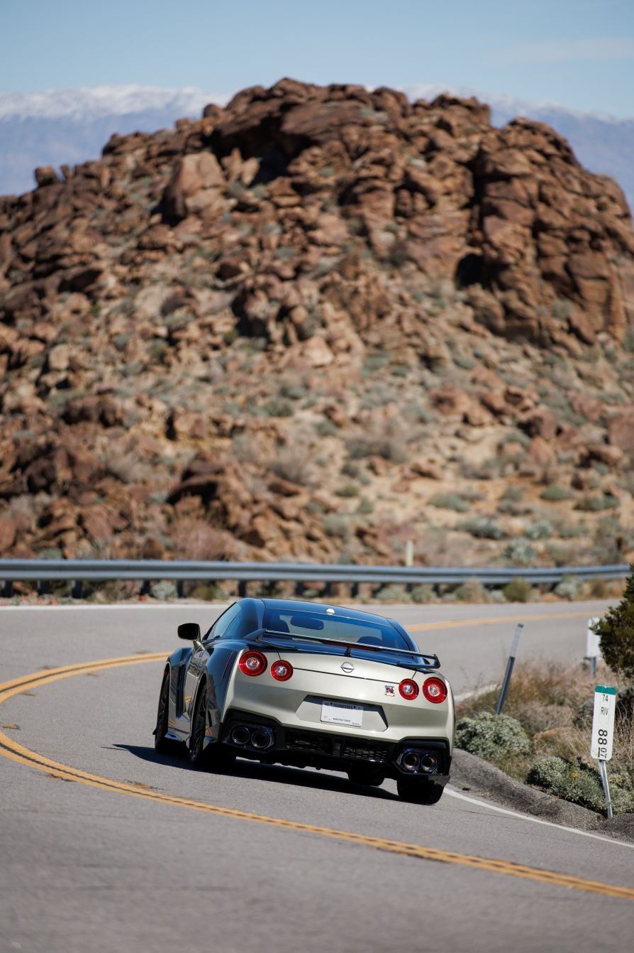 Nissan Gt-R photo 13