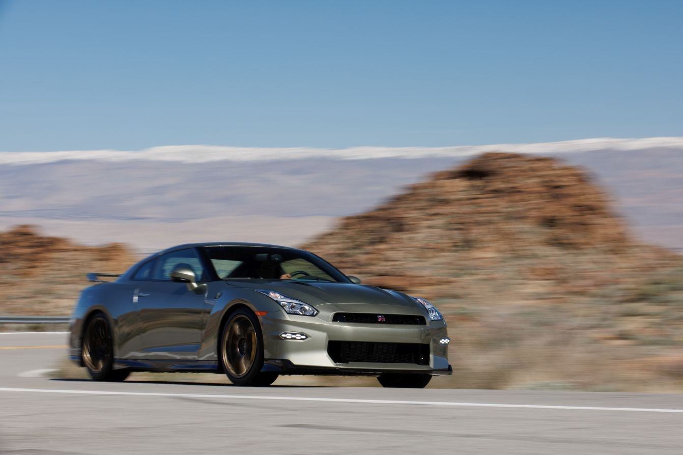 Nissan Gt-R photo 14