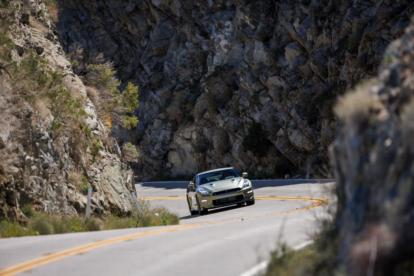 Nissan Gt-R photo 16