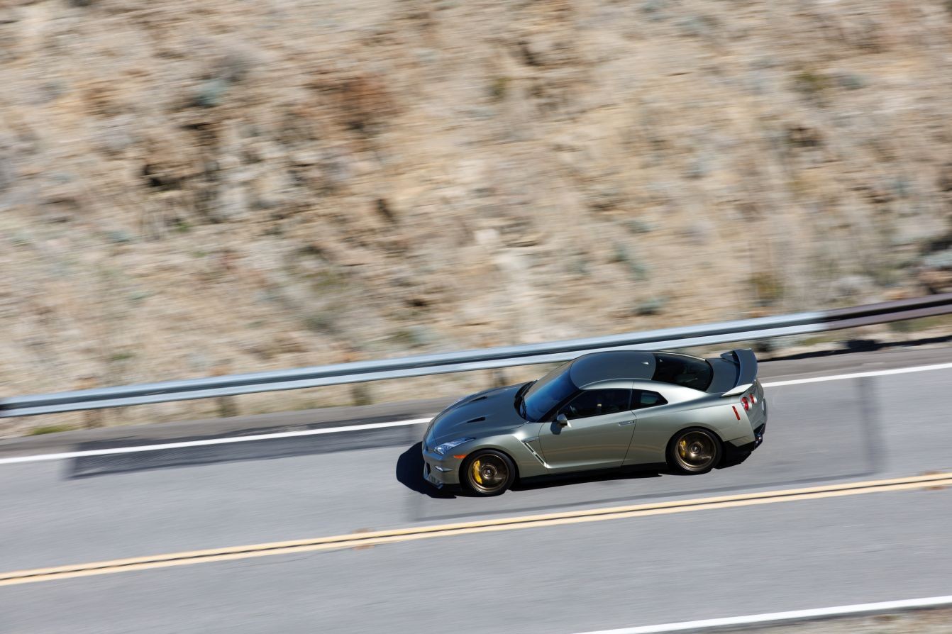 Nissan Gt-R photo 17