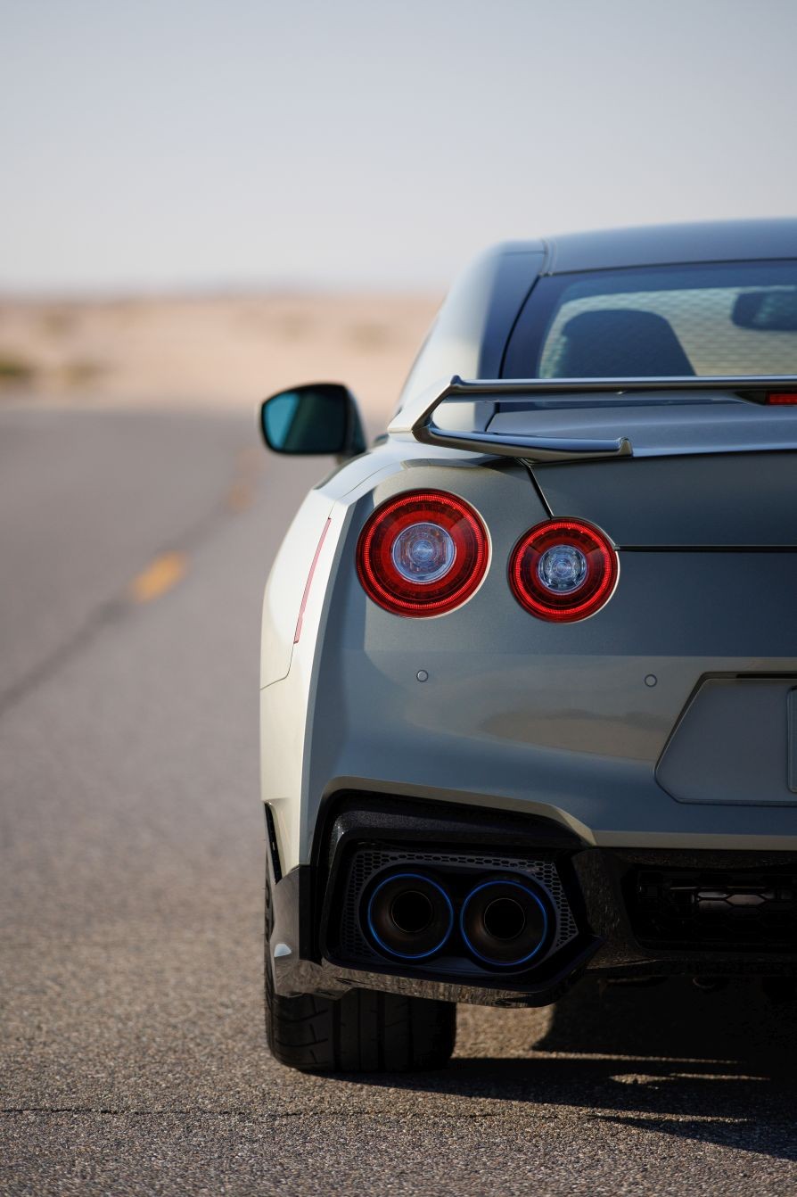 Nissan Gt-R photo 31