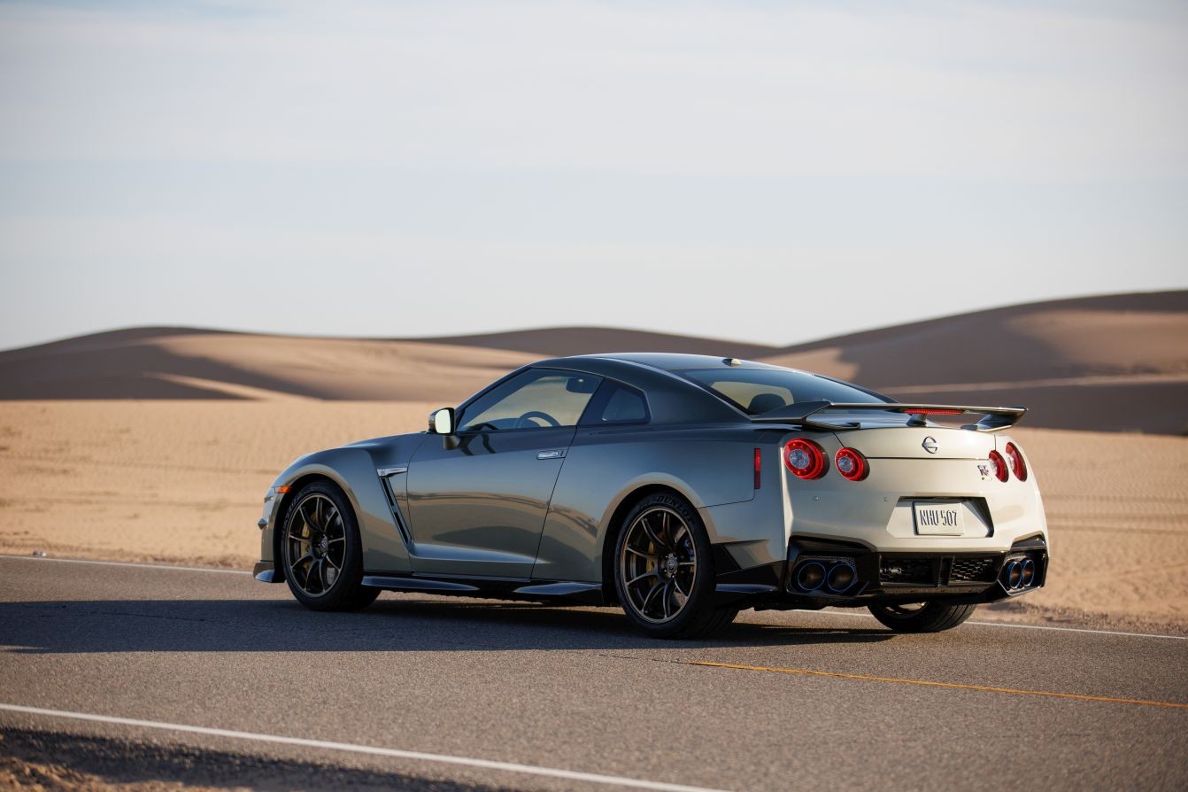 Nissan Gt-R photo 32