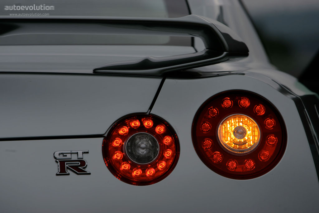 Nissan Gt-R photo 7