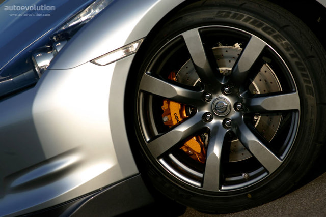 Nissan Gt-R photo 8