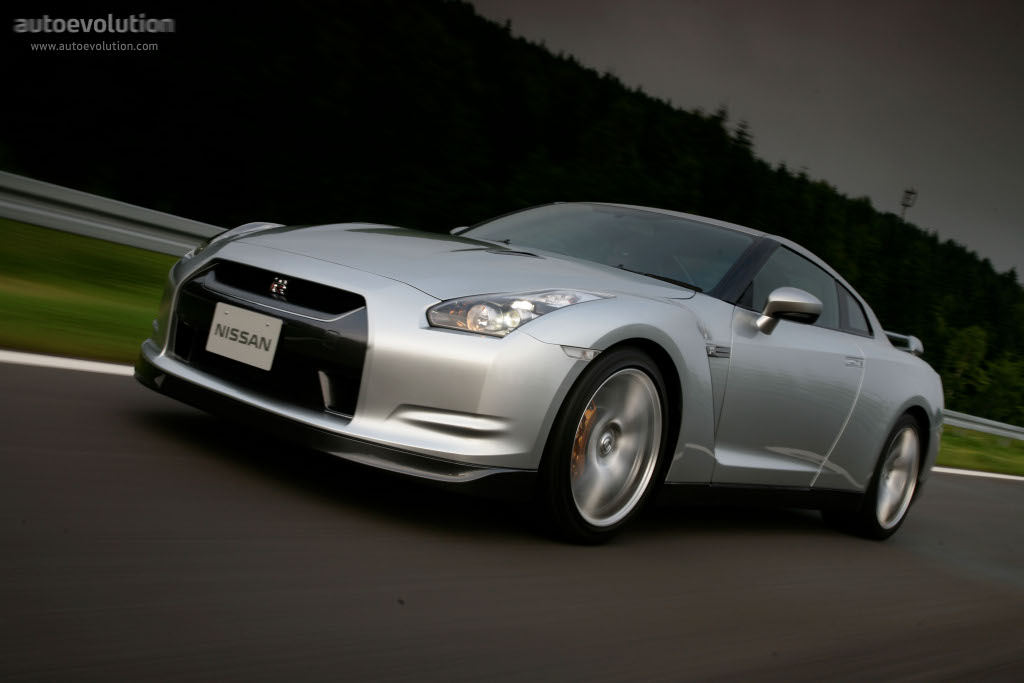 Nissan Gt-R photo 2
