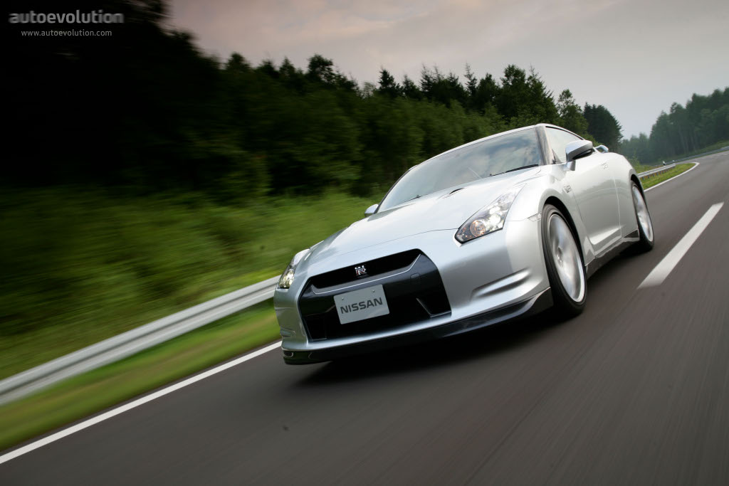 Nissan Gt-R photo 4